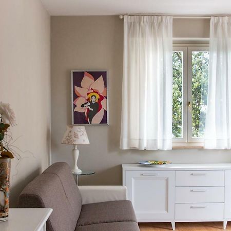 2-Bedroom Apt, With Balcony & Aircondition - 50 M From The Beach マリーナ・ディ・ピエトラサンタ エクステリア 写真