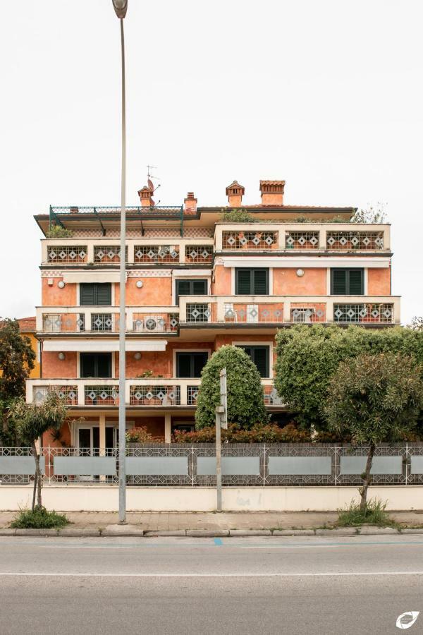 2-Bedroom Apt, With Balcony & Aircondition - 50 M From The Beach マリーナ・ディ・ピエトラサンタ エクステリア 写真