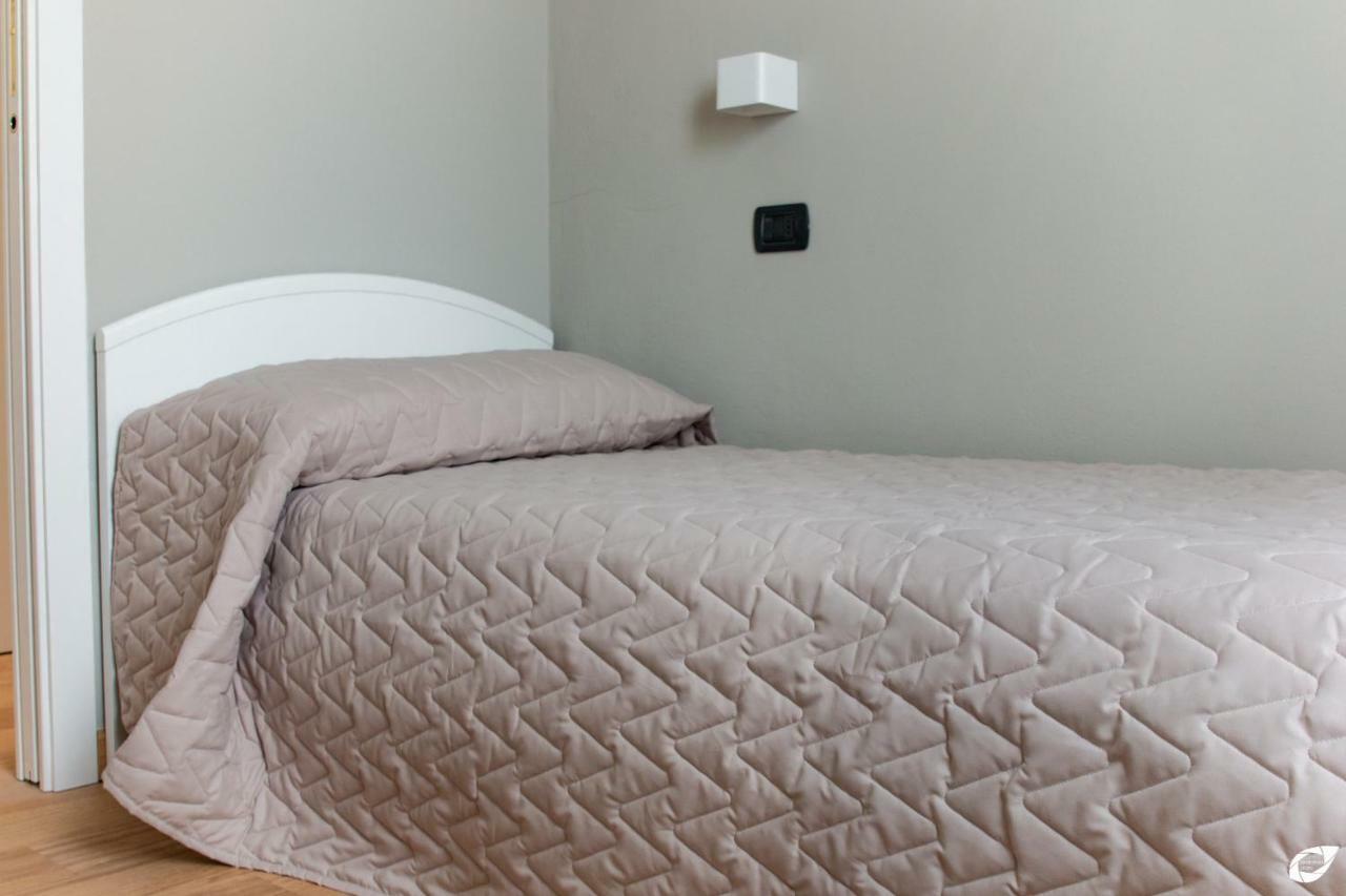 2-Bedroom Apt, With Balcony & Aircondition - 50 M From The Beach マリーナ・ディ・ピエトラサンタ エクステリア 写真