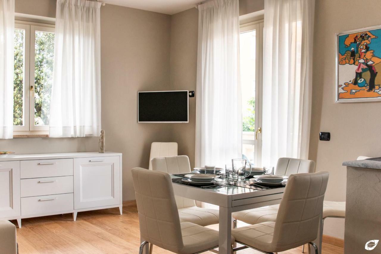 2-Bedroom Apt, With Balcony & Aircondition - 50 M From The Beach マリーナ・ディ・ピエトラサンタ エクステリア 写真