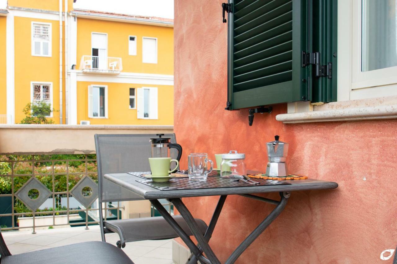 2-Bedroom Apt, With Balcony & Aircondition - 50 M From The Beach マリーナ・ディ・ピエトラサンタ エクステリア 写真