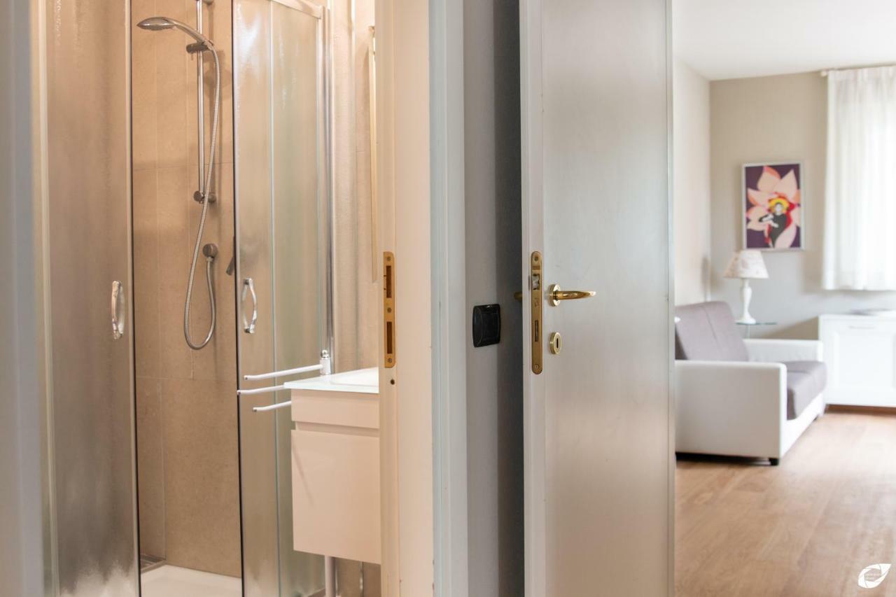 2-Bedroom Apt, With Balcony & Aircondition - 50 M From The Beach マリーナ・ディ・ピエトラサンタ エクステリア 写真